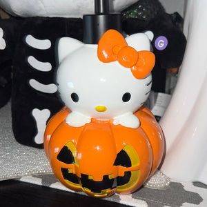 hello kitty halloween soap dispenser 🧡🖤